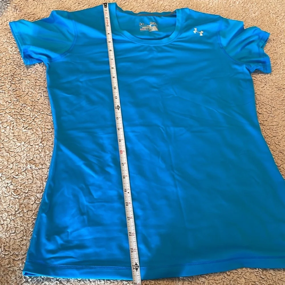 UNDER ARMOUR Heatgear Short Sleeved Dri Fit Shirt - Women’s Medium